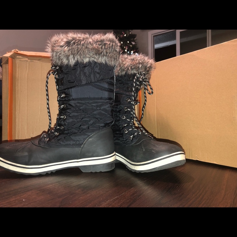 Snow boots